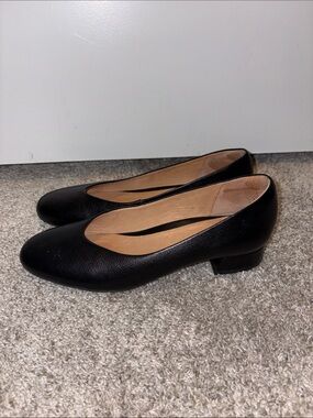 Brioso Black Low Heel Women's Pumps